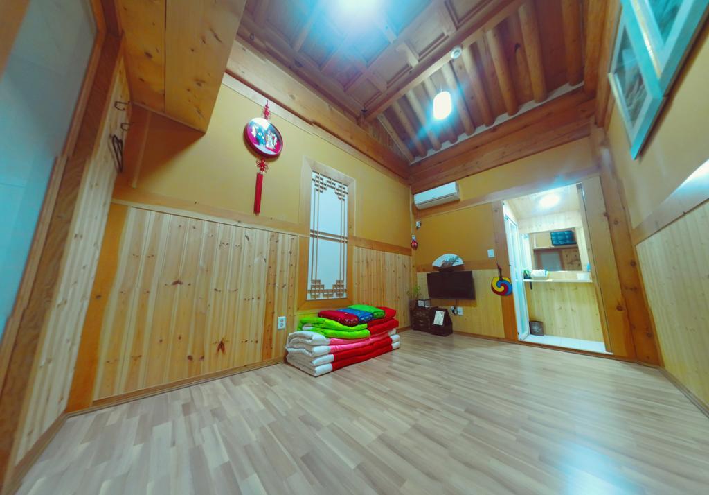 Hanok Guesthouse Jangsoo جيونجو الغرفة الصورة