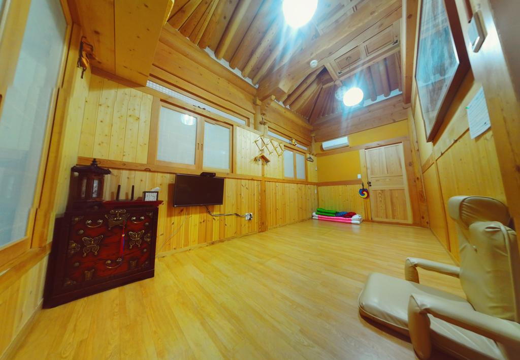 Hanok Guesthouse Jangsoo جيونجو الغرفة الصورة